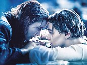 Jack a Rose v dramatickém závru Titanicu.