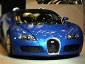 Luxusní Bugatti Veyron je nejdraím sériov vyrábným autem na svt. Nejen...