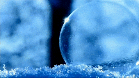 Bublina v mrazu krsn rozkvete ledovmi kvty.