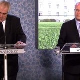 Prezident Zeman a premir Sobotka na tiskov konferenci.