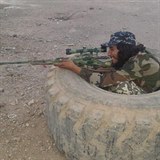 Terorista Abdelhamid Abaaoud s ostelovac pukou v pneumatice.