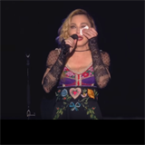 Madonna bhem koncertu neudrela slzy a propukla  v pl.