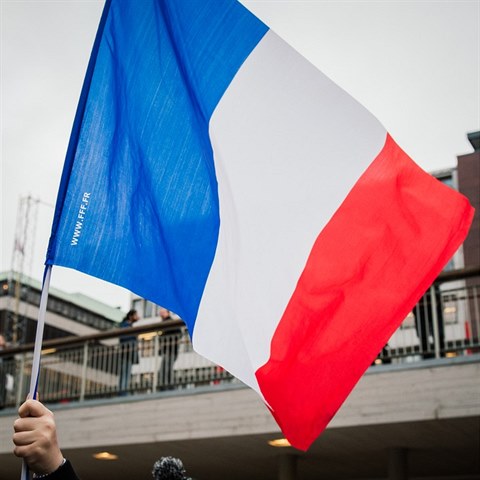 Francouzsk vlajky vlaj po cel zemi.