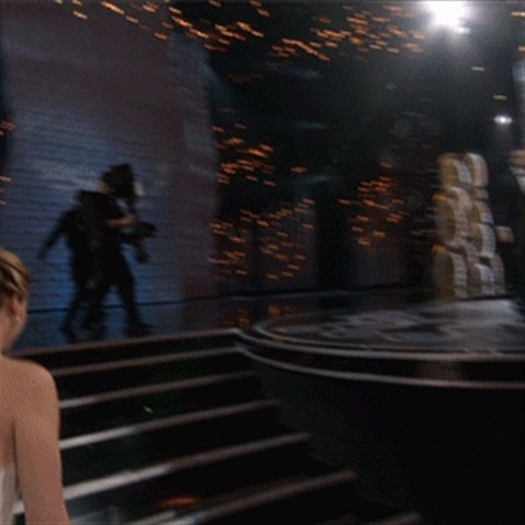 Slavn pd Jennifer Lawrence, kdy si la pevzt Oskara.