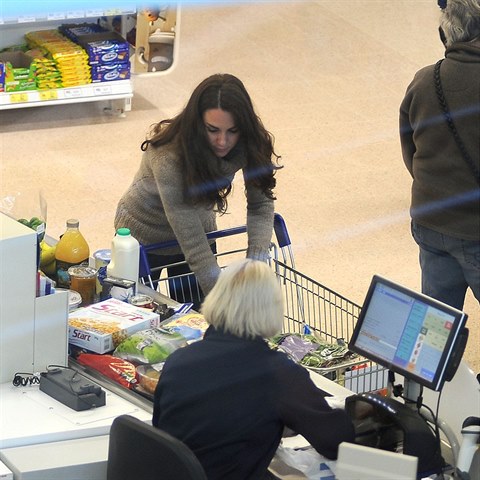 Kate jet ped nkolika lety nakupovala v obyejnm supermarketu, dnes chod...