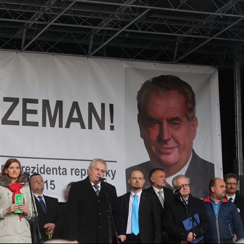 Prezident Zeman vystoupil na demonstraci Bloku proti islmu.