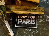 Pray for Paris, heslo, které se stalo symbolem teroristických útok.