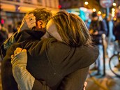 Lidé ve Francii jsou zdrceni teroritstickým útokem.