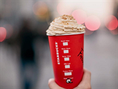 Perníkové latte ze Starbucks.