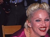 Královna popu jako platinová blondýna z roku 1994.