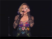 Madonna bhem koncertu neudrela slzy a propukla  v plá.