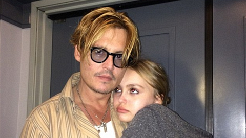 Johnny Depp se o svj dospívající poklad poádn strachuje.
