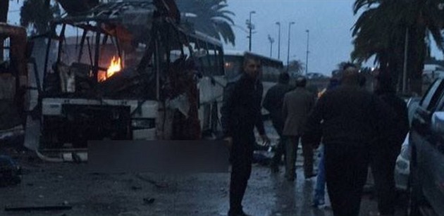 Bomba v Tunisku zniila autobus.