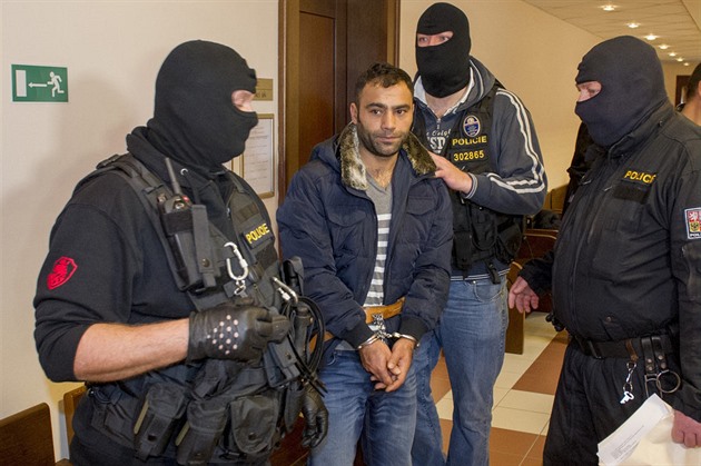 Policie s velkou slávou zadržela tureckého Kurda Nazmiho Sahina. Měl být...