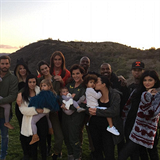 Kim Kardashian na rodinn fotografii bhem oslav Dne dkvzdn.
