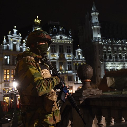 Centrum Bruselu odzli policist a vojci.