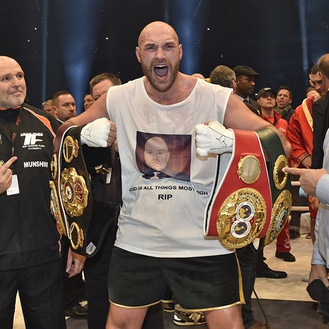 Tyson Fury s psem ampiona.