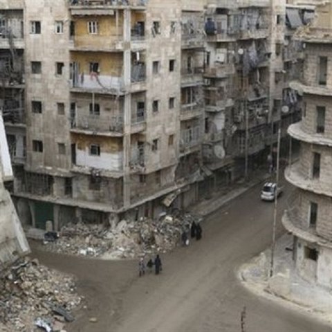 Ulice v syrskch mstech jsou viditeln zasaeny vlkou. Lid maj ale od...