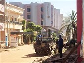 Luxusní hotel Radisson v Mali obsadili dihádisté, drí desítky rukojmích