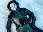 V poslední scén poslední série Jona Snowa ubodali brati z Noní hlídky.