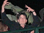Sheen je známý pro svj boulivý ivot plný drog, alkoholu a pornohereek.