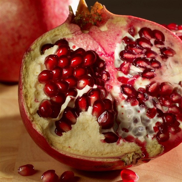 Granátové jablko je plné vitamín a antioxidant.