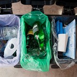 Třídění odpadu není zbytečná otrava. Například plast je tak možno použít znovu.