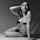 Světlo světa spatřily snímky, na nichž Madonna pózuje nahá jako dvacetiletá...
