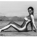 Kim Kardashian se nás snažila přesvědčit o tom, že nahá je krásná.