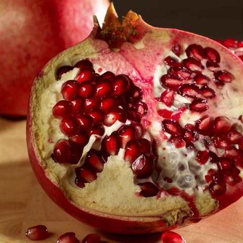 Grantov jablko je pln vitamn a antioxidant.