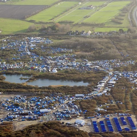 V uprchlickm tboe u Calais ije kolem 4 500 uprchlk z Blzkho vchodu a...