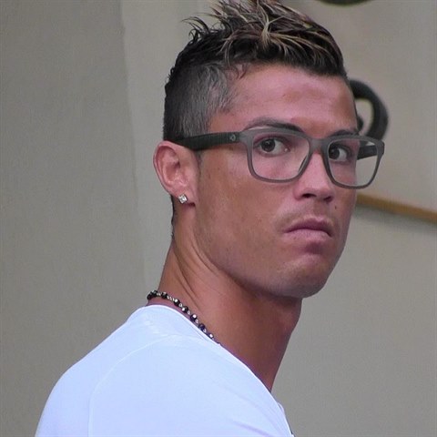 Je Cristiano Ronaldo homosexul?