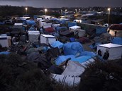 U Calais leí jeden z nejvtích uprchlických tábor v Evrop.
