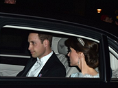 Na diplomatickou recepci do Buckinghamského paláce s Kate dorazil i princ...