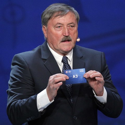 Antonn Panenka byl jednm ze slavnch fotbalist, kte losovali mistrovstv Evropy.