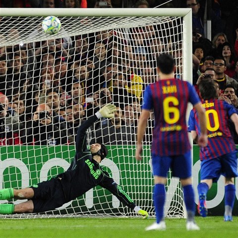 V roce 2012 nepekonal Lionel Messi Petra echa ani z penalty. Trefil bevno.