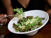 Existuje seznamka pro milovníky salát, jmenuje se Salad match. Chroustejte...