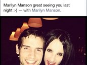 Z Marilyna Mansona by takový úsmv podle nás nikdo nevyloudil.