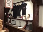 Fanouci Tomáe Ortela si v jeho restauraci mohli koupit trika a CD kapely...