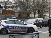 Policie zasahuje na míst údajného teroristického útoku ve Francii. Napadený...