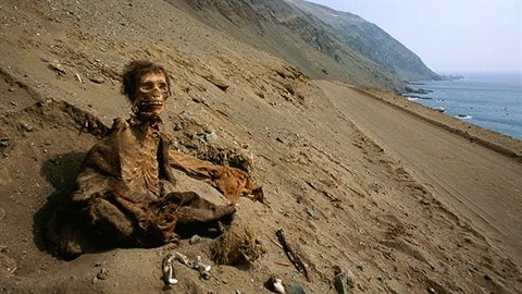 Sedící mumie nali archeologové v Peru.