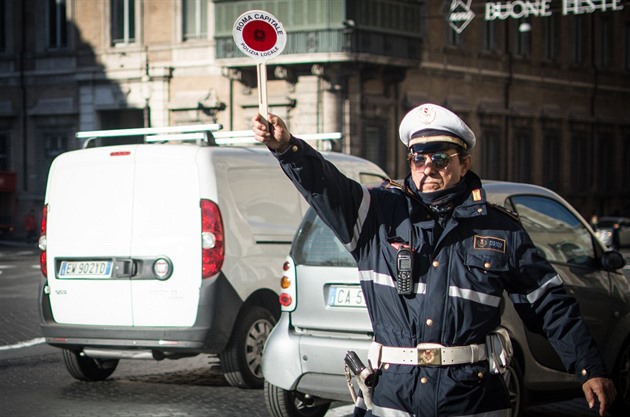 Italské metropole omezují dopravu kvli smogu.