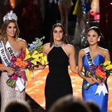 Velmi trapn okamik v Miss Universe. Miss z Kolumbie musela korunku potupn...