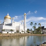 V Bruneji je oficilnm nboenstvm islm, mstn meity jsou bohat zdobeny...