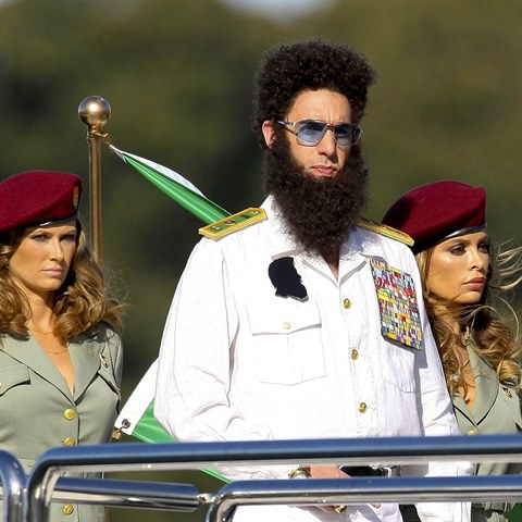 Cohen si za sv� filmy vyd�lal slu�n� jm�n�, o n� se te� rozhodl pod�lit s uprchl�ky.