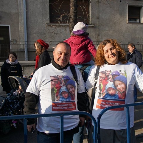 Demonstrace za rumunskou rodinu, kterou rozdlila norsk socilka.