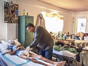 Sergio Borrego se stará o umírající v místním AIDS hospicu. Na fotografii...