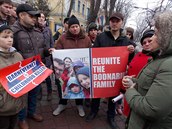 Demonstrace za rumunskou rodinu, kterou rozdlila norská sociálka.