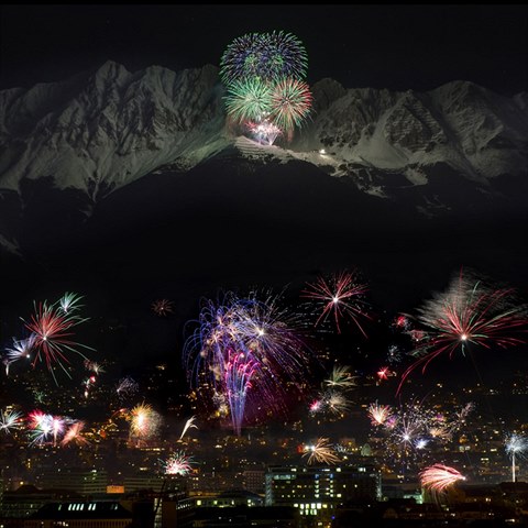 Mimochodem takhle vypadaj novoron oslavy v Innsbrucku. Dlobuchy ovem v...