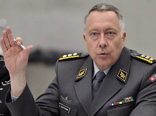 Generál André Blattman je vrchním velitelem výcarských ozbrojených sil.